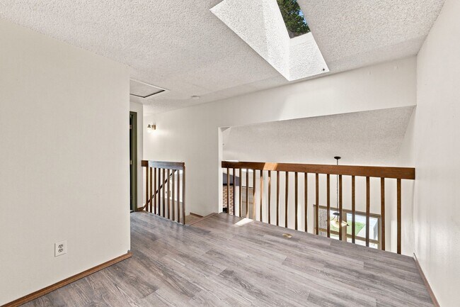 Building Photo - 3 bed, 3 full bath - perfect for roommates!