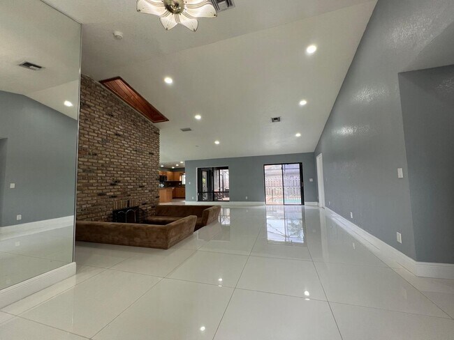 Building Photo - Beautiful 3 Bedroom Home in West Lauderhill