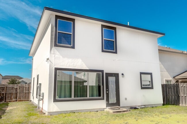 Building Photo - 6010 Leopoldo Dr