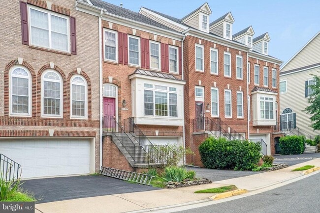 Building Photo - 4684 Carisbrooke Ln