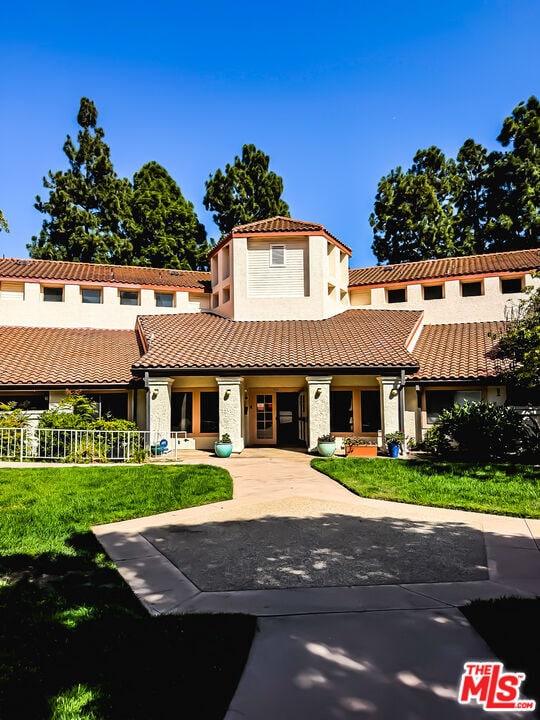 Building Photo - 501 Palisades Dr