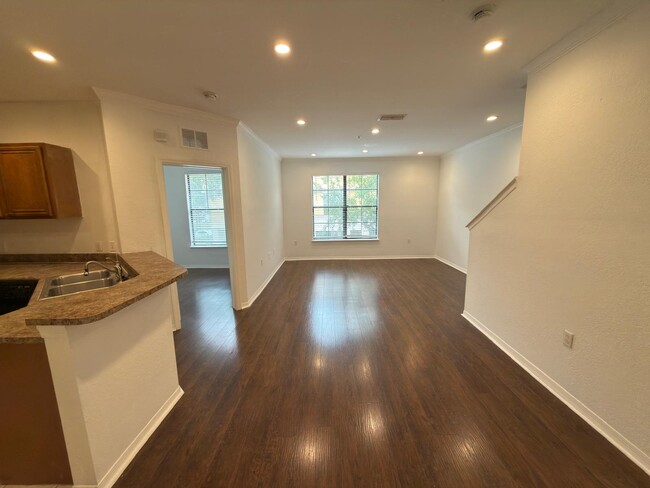 Building Photo - 6123 Metrowest Blvd