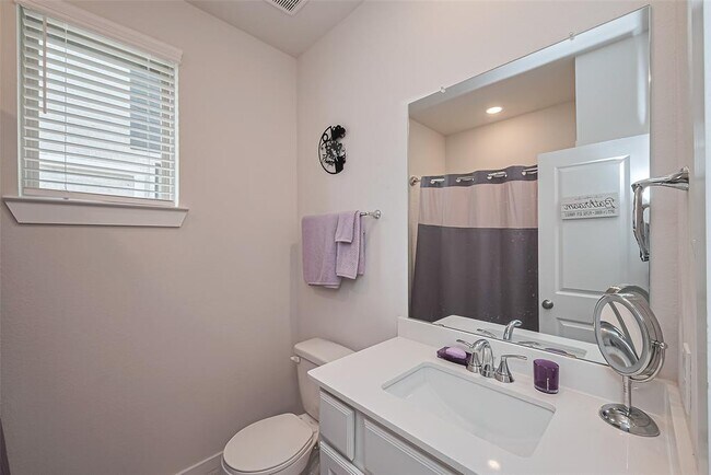Building Photo - 4910 Tan Briar Dr