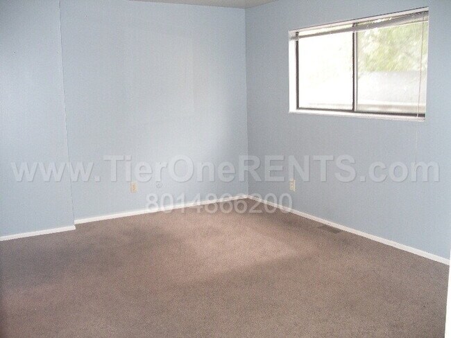 Building Photo - NO DEPOSIT option available for qualified ...