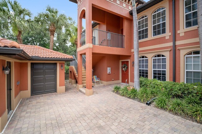 Building Photo - ANNUAL RENTAL - 3 Bedroom, 2 Bath w/ Garag...
