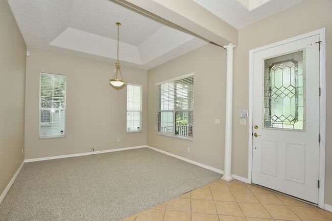 Building Photo - Spacious 3/2 Home located in Summerport Co...