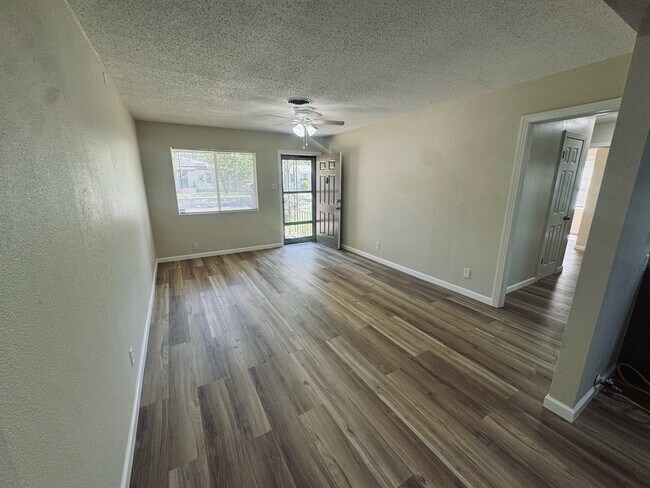 Building Photo - 510 W Kern Rd