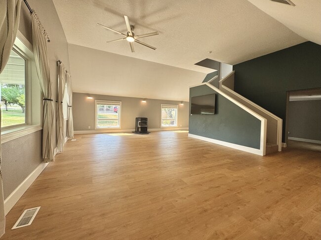 Building Photo - 6543 SE Borwick St
