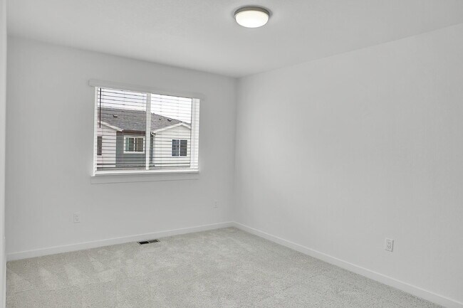 Building Photo - $2,350- 3 Bed 2.5 Bath Townhome in CO Springs with Central AC, and In Unit Laundry!