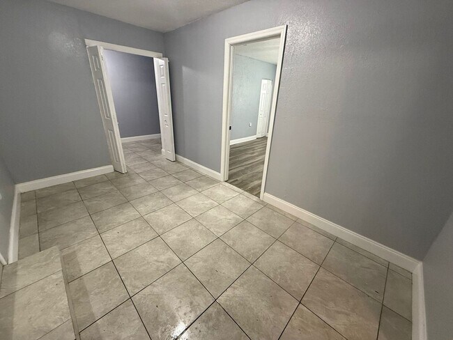 Building Photo - Beautiful 4BR/3BA Home