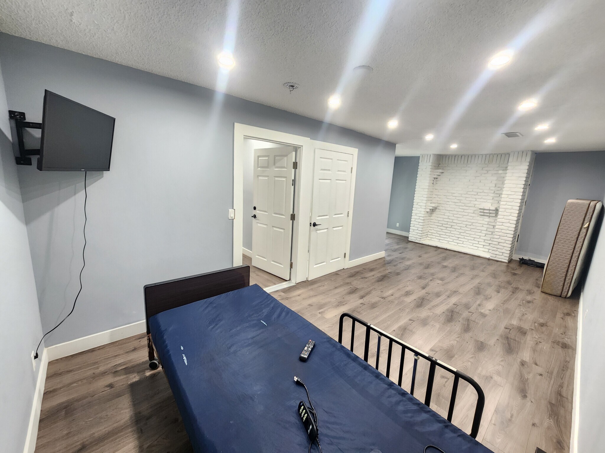 Building Photo - 11665 Babbitt Ave