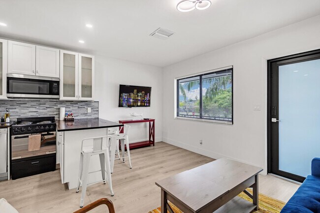 Building Photo - 1634 SW 4th Ave