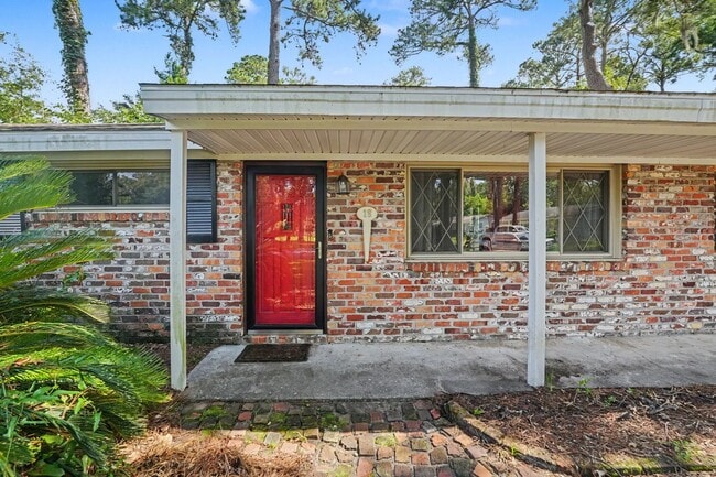 Building Photo - 18 Silverstone Cir