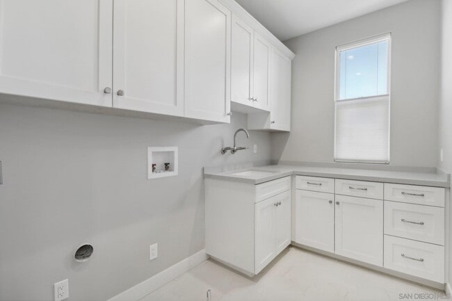 Building Photo - 2954 Copley Ave