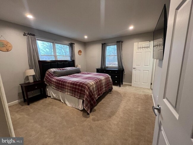 Building Photo - 46 Buck Dr