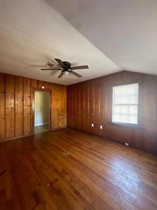Building Photo - 4661 Londonderry Dr