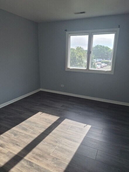 Building Photo - 1424 Stonebridge Cir