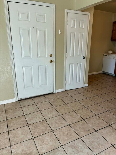 Building Photo - 1170 Grand Terrace Dr