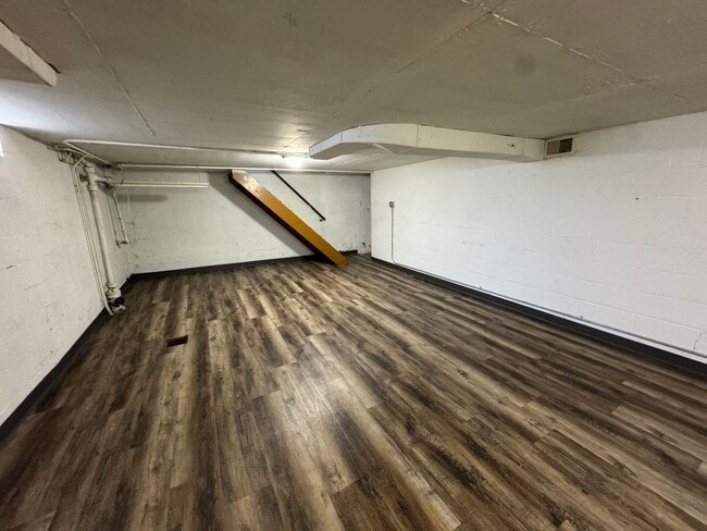 Building Photo - Large Moline Home with 3-Car Garage, Privacy, and Plenty of Space