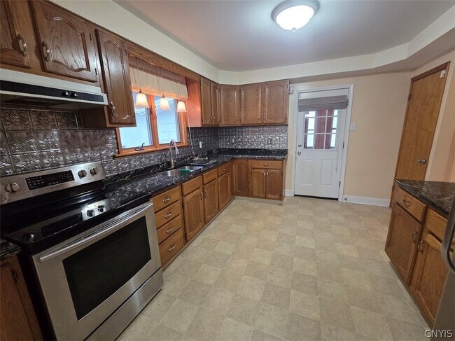 Building Photo - 337 Marlborough Rd