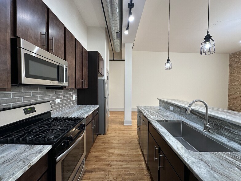 Building Photo - 1432 W 21st St