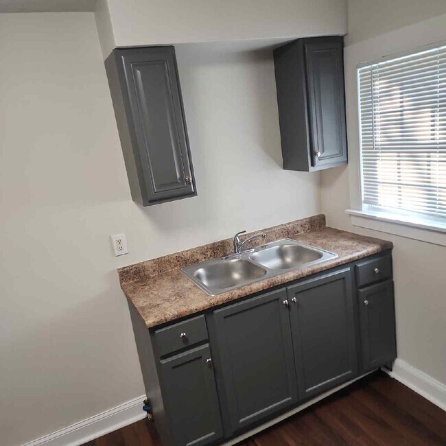 Building Photo - 1018 Navaho Pl