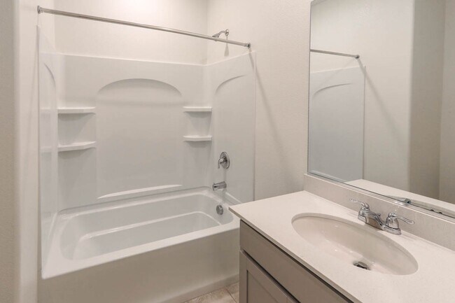 Building Photo - INSPIRADA BEAUTY WITH BED AND FULL BATH ON 1ST FLOOR