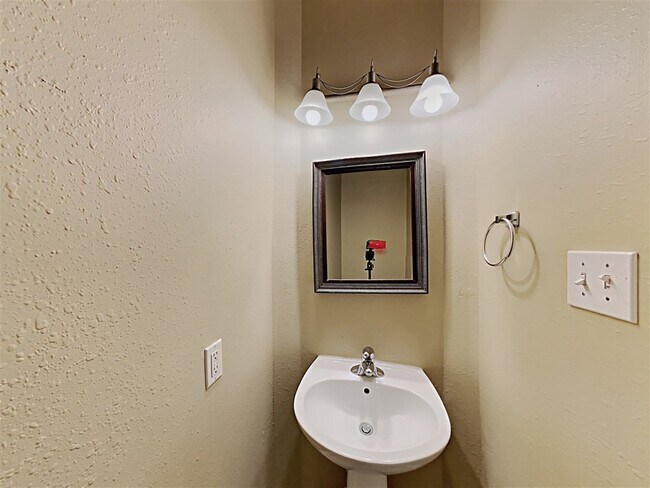 Building Photo - 411 Cedar Point Dr