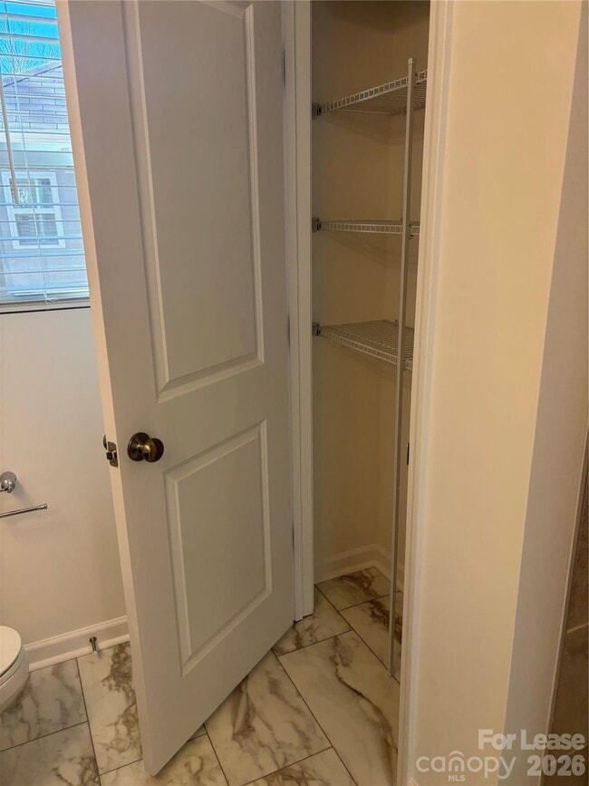 Building Photo - 2012 Highland Park Dr