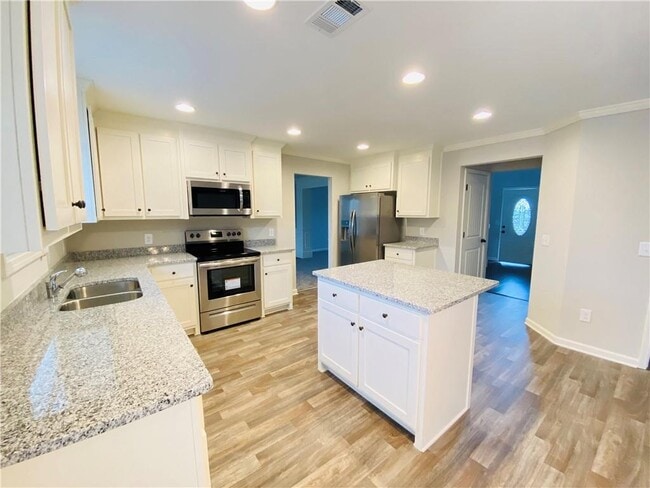 Building Photo - 1825 Miller Lake Dr