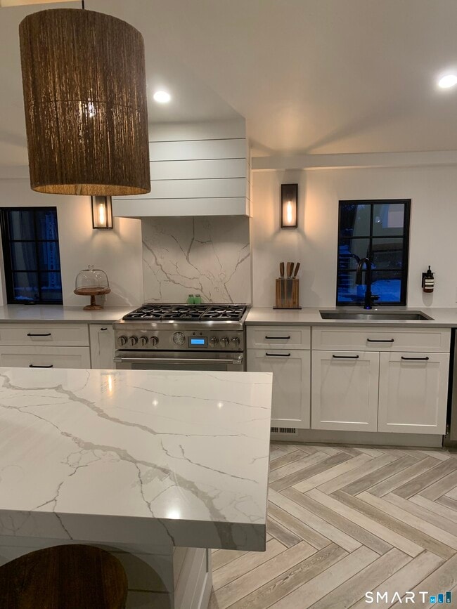 Building Photo - 160 Main St