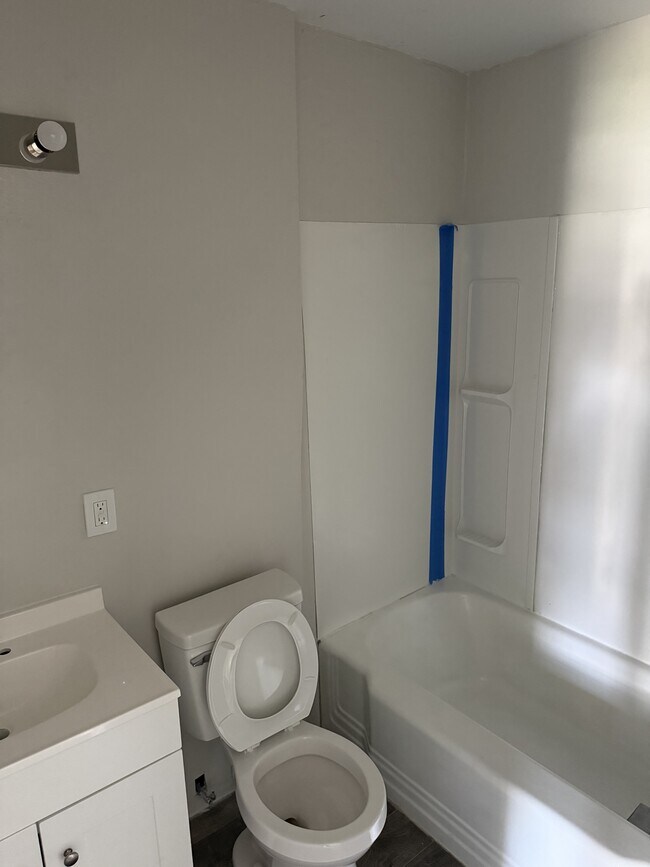 Building Photo - 2704 W Garden St