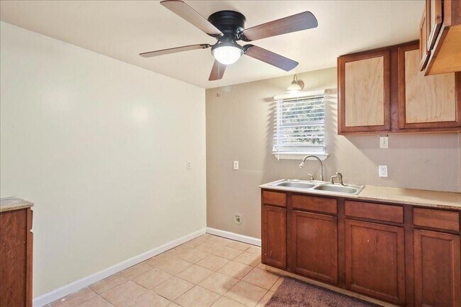 Building Photo - 400 Mississippi St