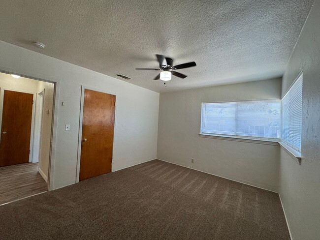 Building Photo - 2426 E Dayton Ave