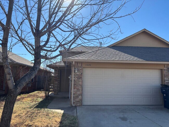 Building Photo - Wonderful Duplex in Yukon!