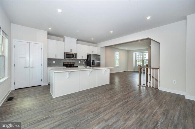 Building Photo - 7201 Bodkin Wy