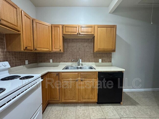 Building Photo - 1366 Clermont Ave