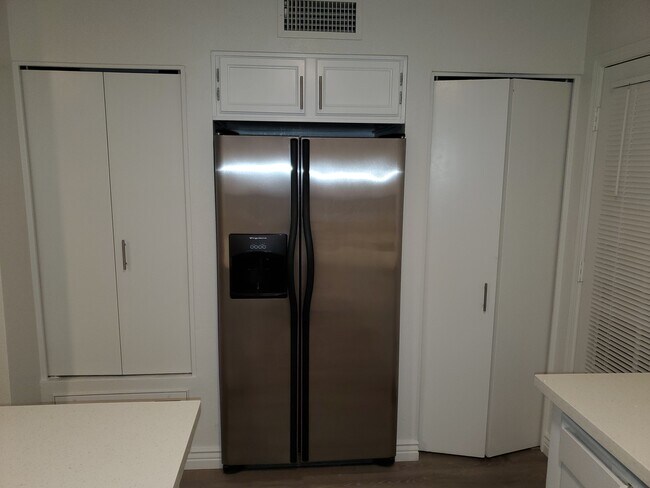 Building Photo - 4601 N 102nd Ave