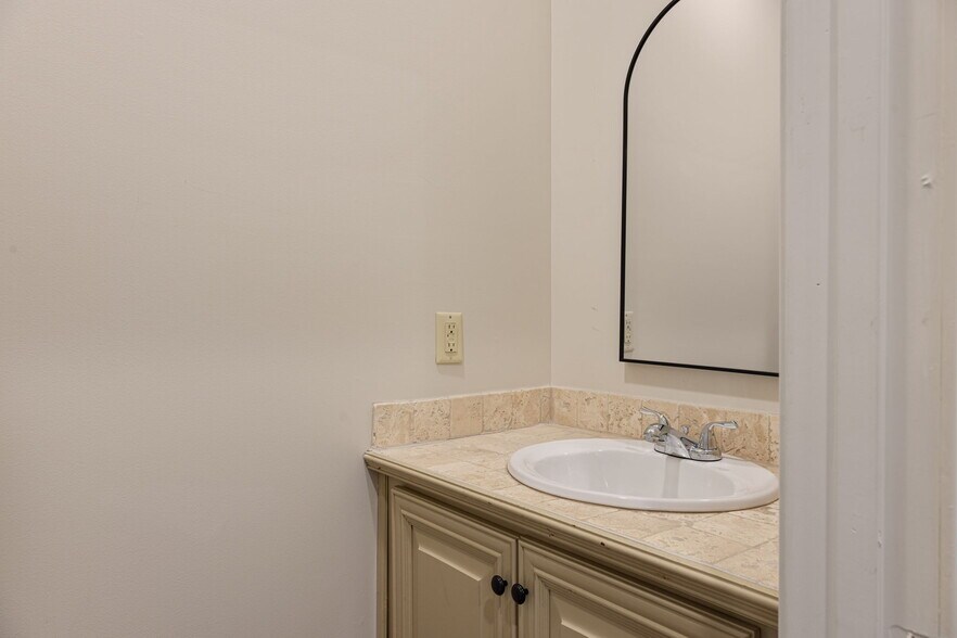 Half Bath - 1402 Jefferson St