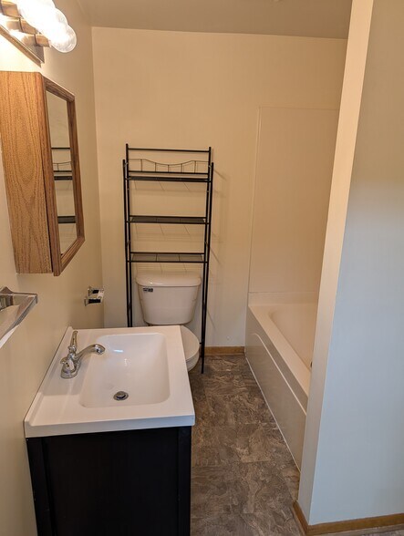 Building Photo - 129 Main St