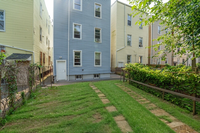 Building Photo - 422 Woodside Ave