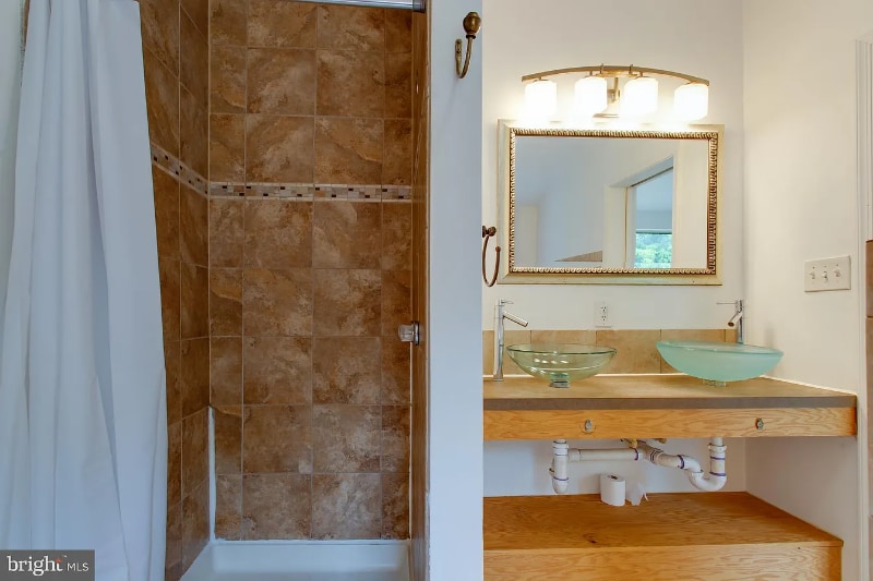 Building Photo - 301 Loureiro Ln