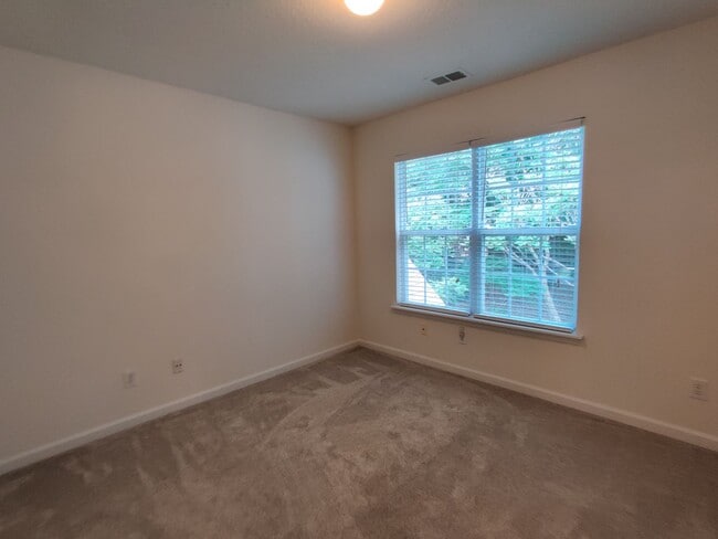 Building Photo - Townhome in Ballyntyne