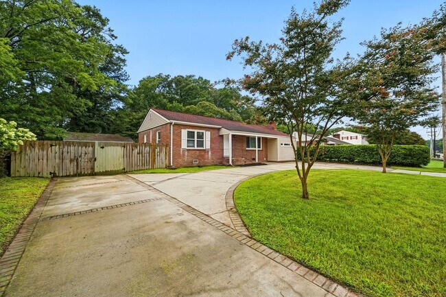 Building Photo - 107 Woods Rd
