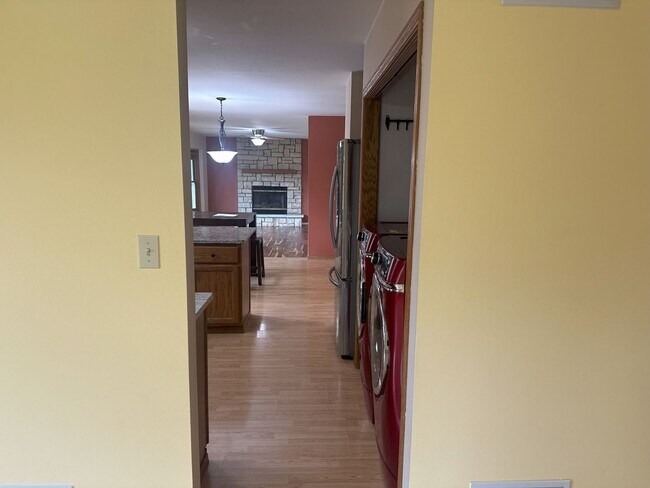 Building Photo - For Rent: Spacious 3 Bedroom, 2.5 Bath Sin...