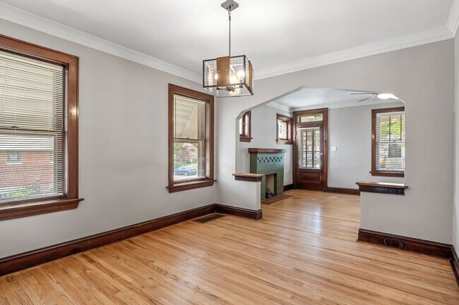 Building Photo - 5352 Itaska St