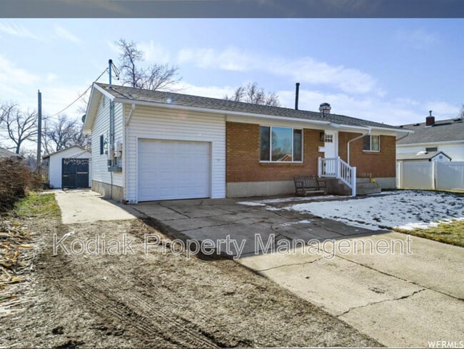 Building Photo - 516 E 100 S