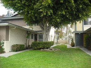 Building Photo - Move Right In - Nicely upgraded single sto...