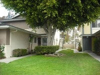 Building Photo - Move Right In - Nicely upgraded single sto...