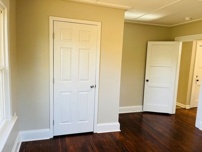 Building Photo - Wow! Renovated 3 bedroom home in Fairburn! Must See!